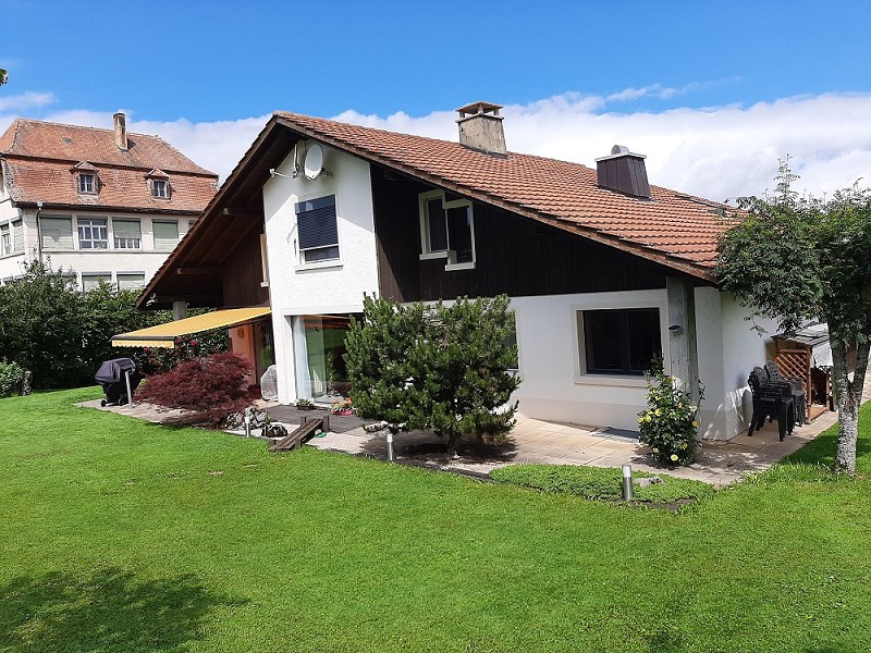 Einfamilienhaus mit großem Garten