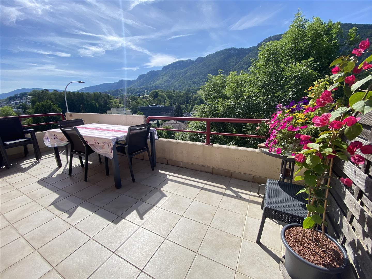 Balkon mit Bergblick