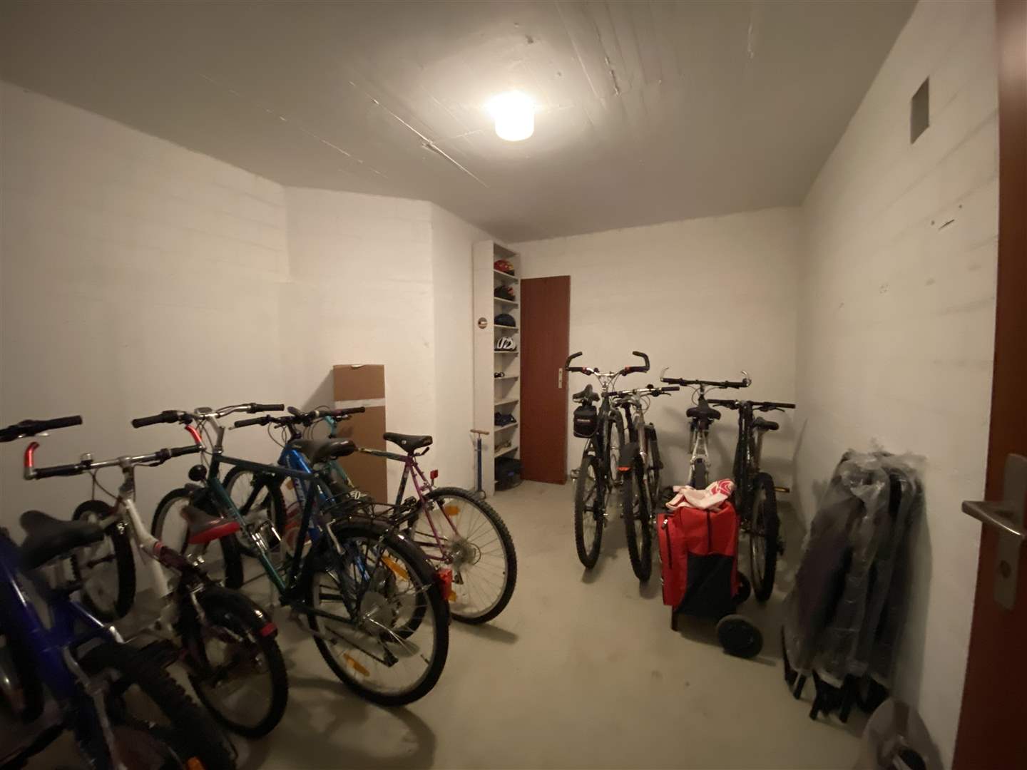 Fahrradkeller mit mehreren Fahrrädern