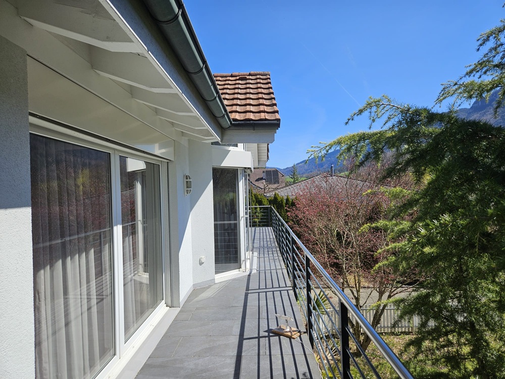 Balkon mit Bergblick