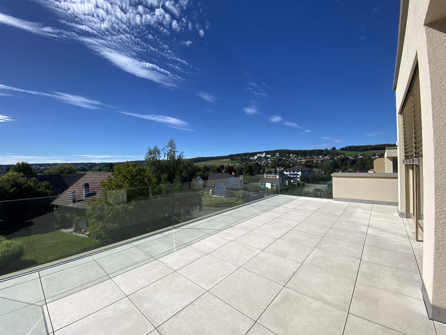 Große Dachterrasse mit Panoramablick