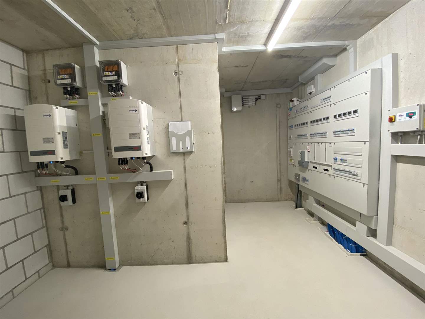 Technikraum mit Elektroanlagen