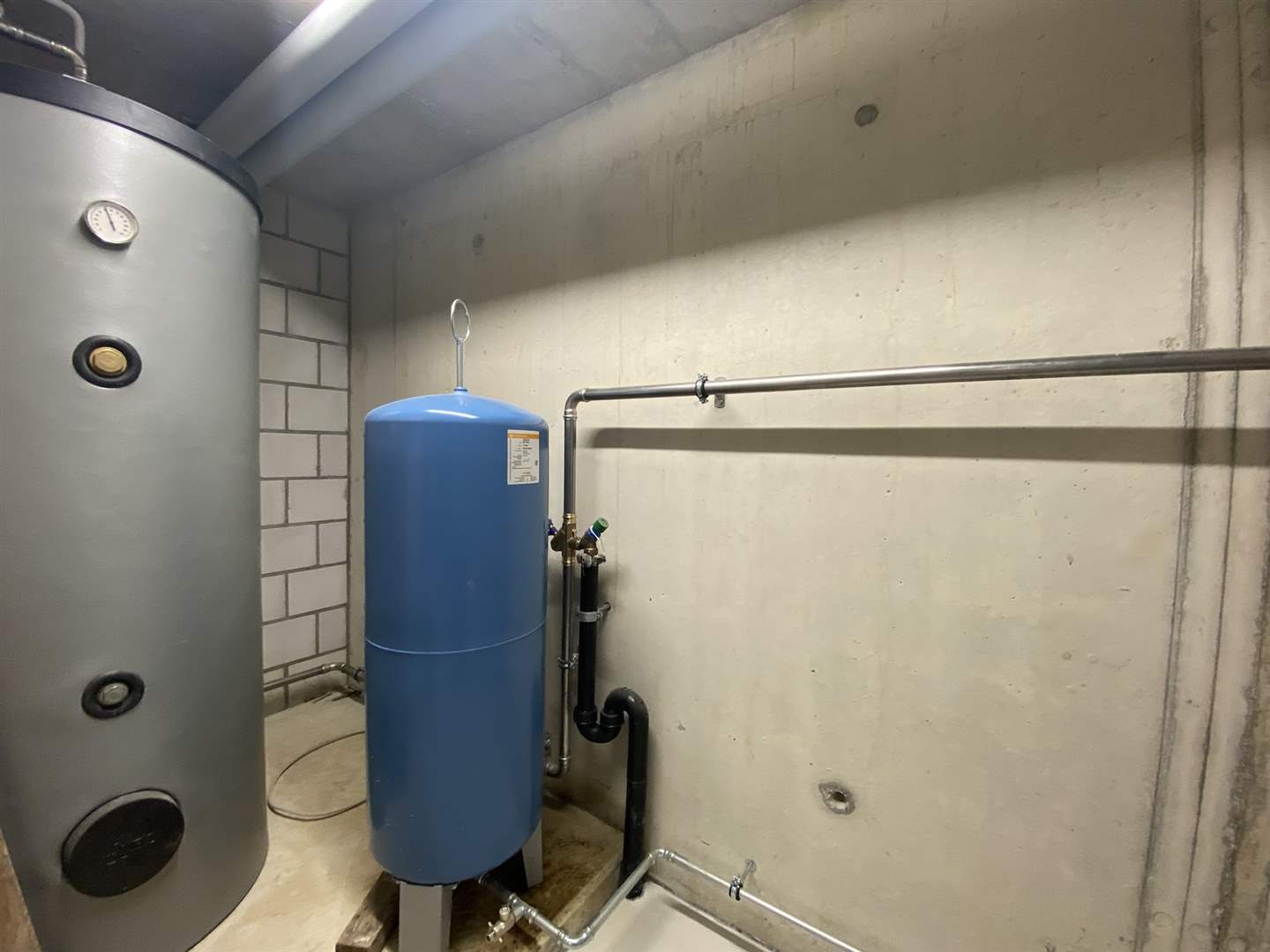 Technikraum mit Heizungsanlage