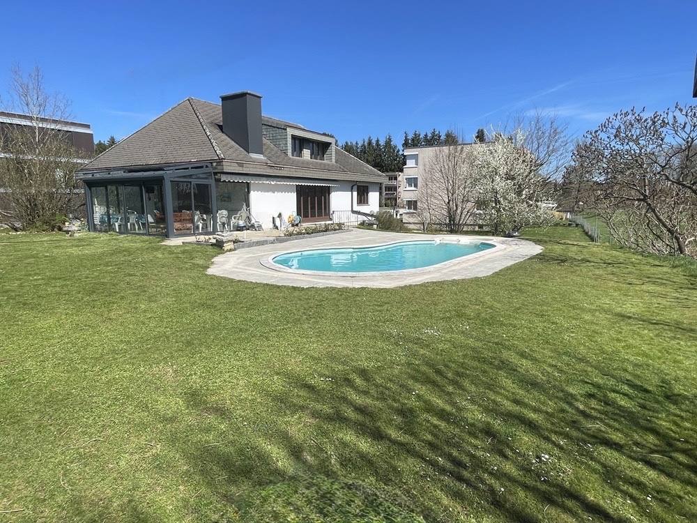 Haus mit Garten und Pool