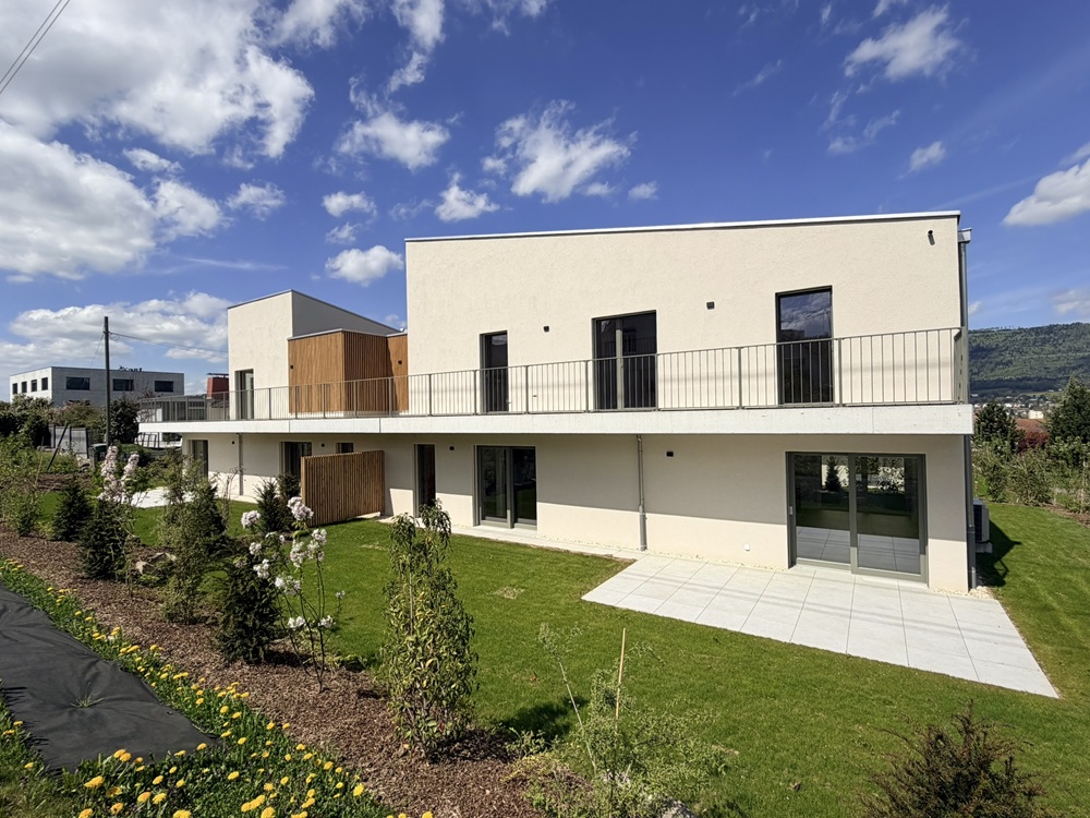 Modernes Einfamilienhaus mit Garten und Terrasse