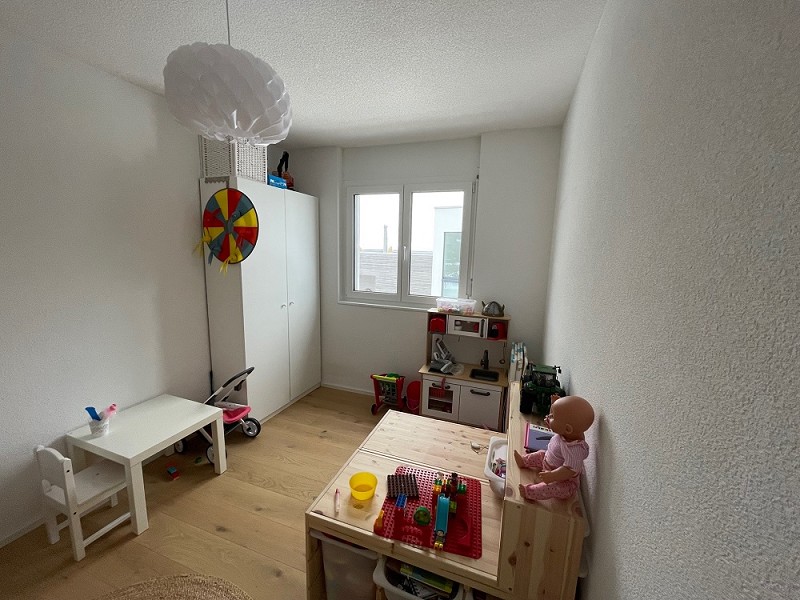 Kinderzimmer mit Spielmöbeln