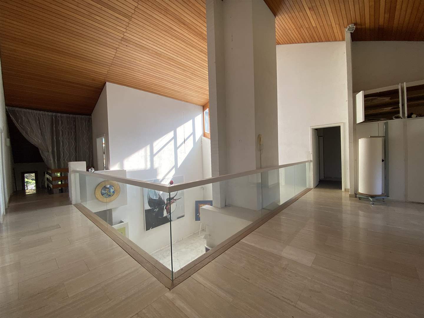 Galerie mit Glasgeländer