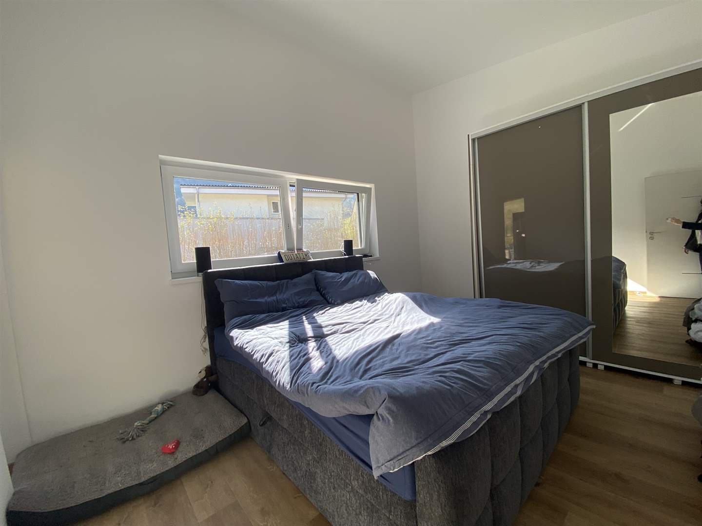 Schlafzimmer mit Tageslicht