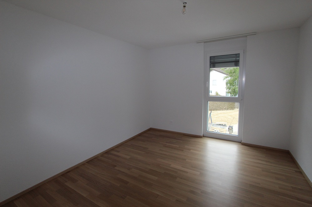 Leerer Innenraum mit Fenster