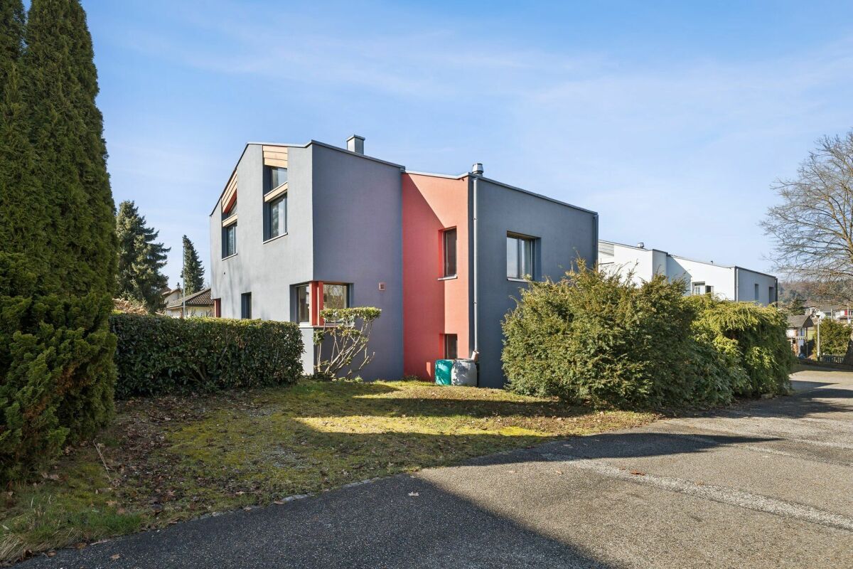 Moderne Reihenhausanlage im Grünen
