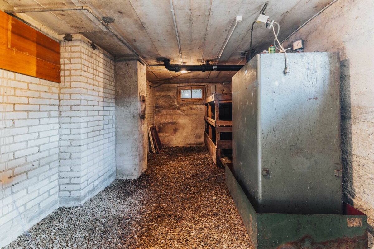 Kellerraum mit Technik und Lagerfläche
