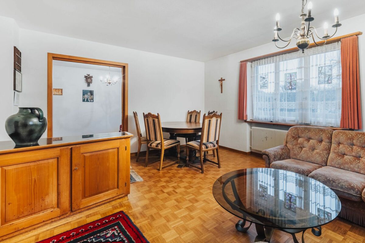 Wohnzimmer mit Essbereich