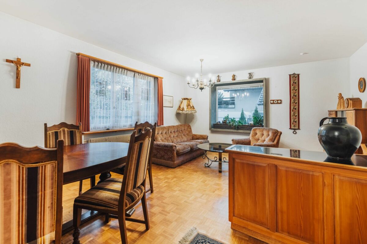 Wohnzimmer mit Essbereich