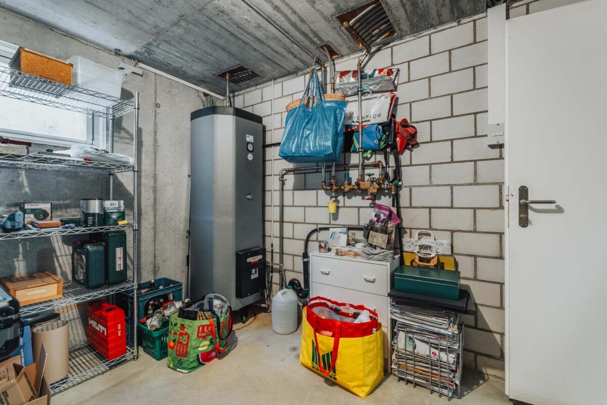 Hauswirtschaftsraum mit Technik und Stauraum