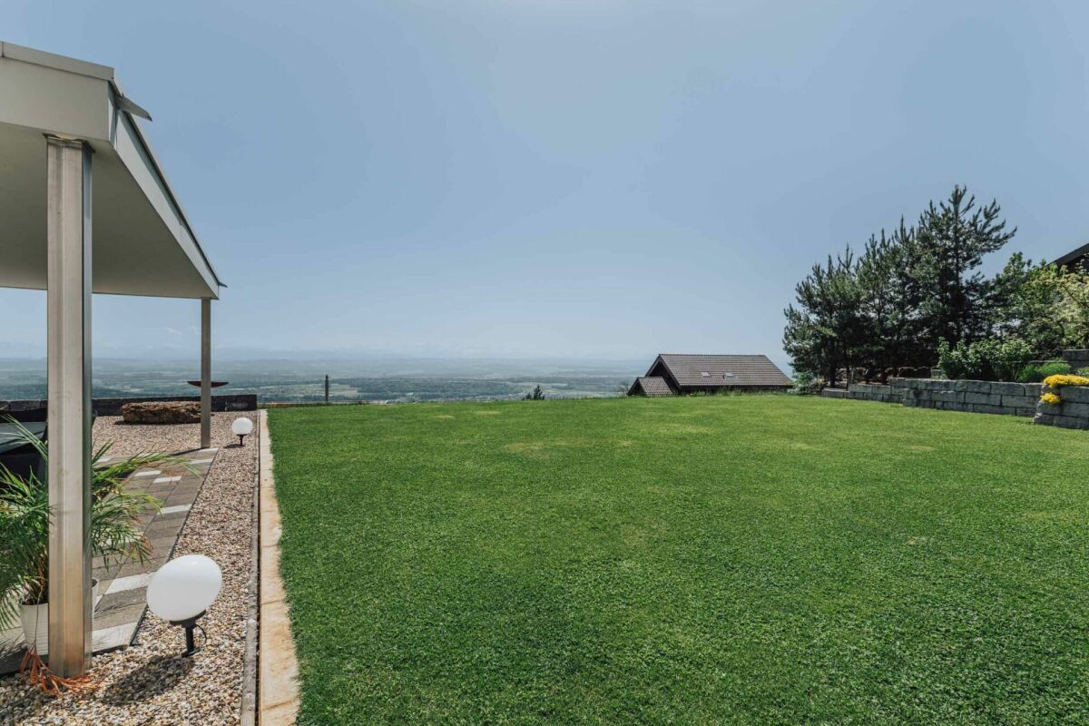 Großer Garten mit Panoramaausblick