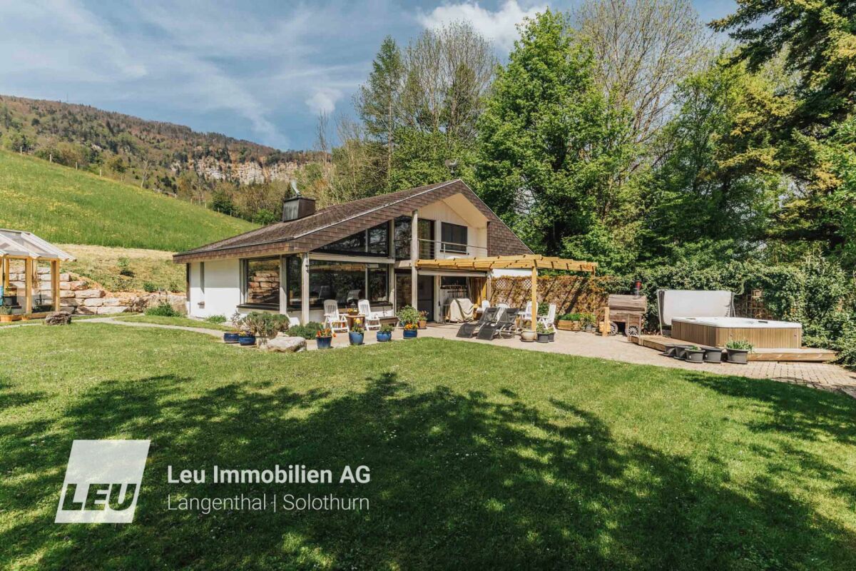 Haus mit Garten, Terrasse und Whirlpool