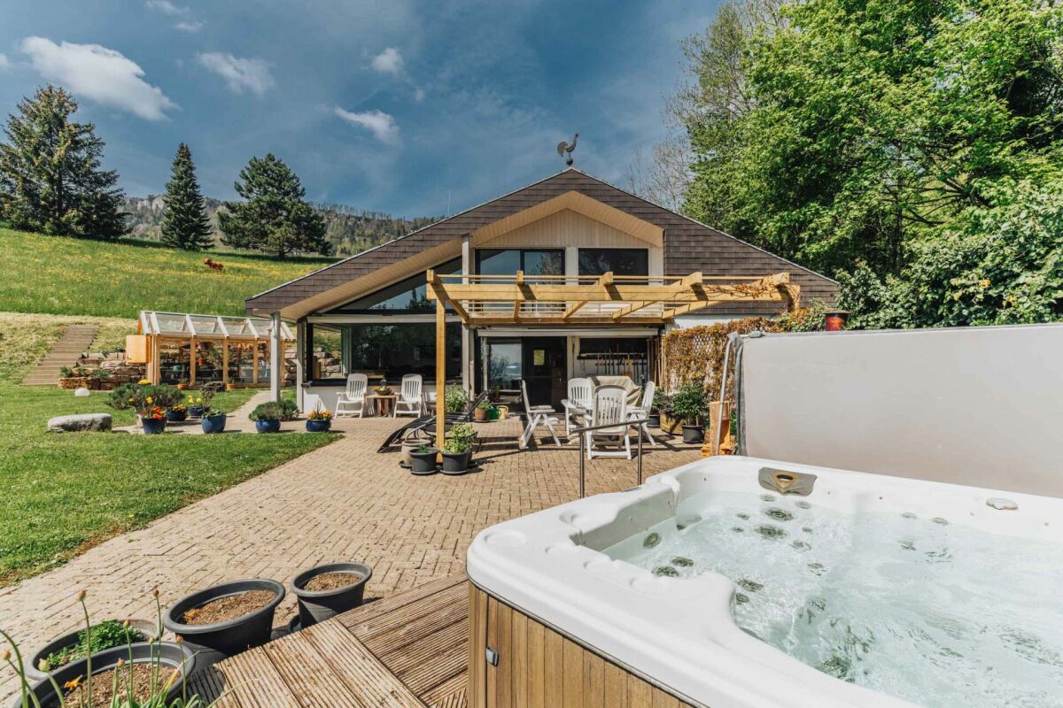 Haus mit Terrasse und Whirlpool