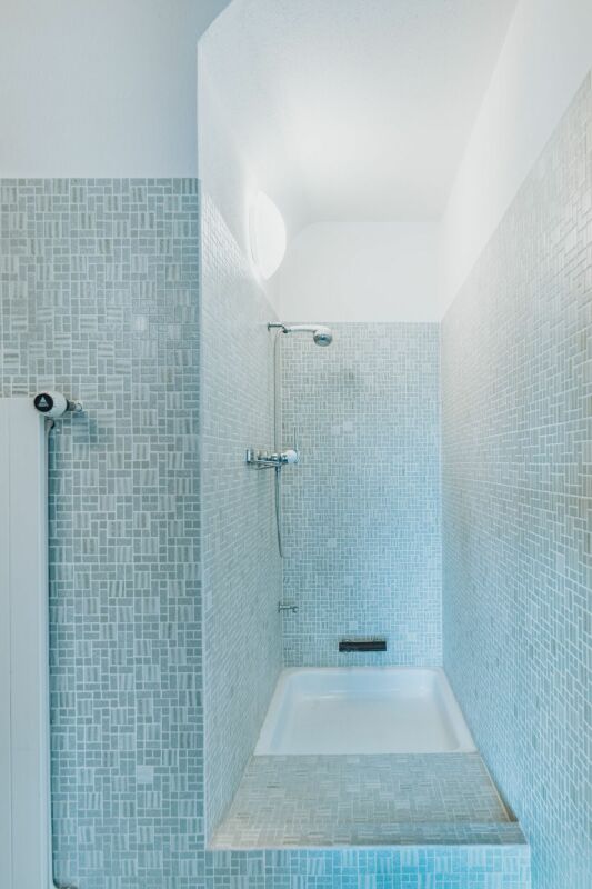 Badezimmer mit begehbarer Dusche