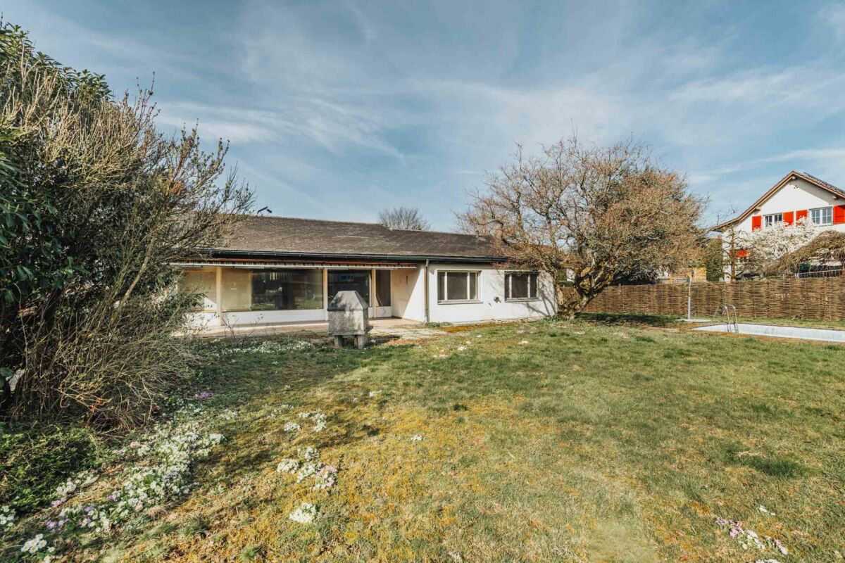 Einfamilienhaus mit großem Garten