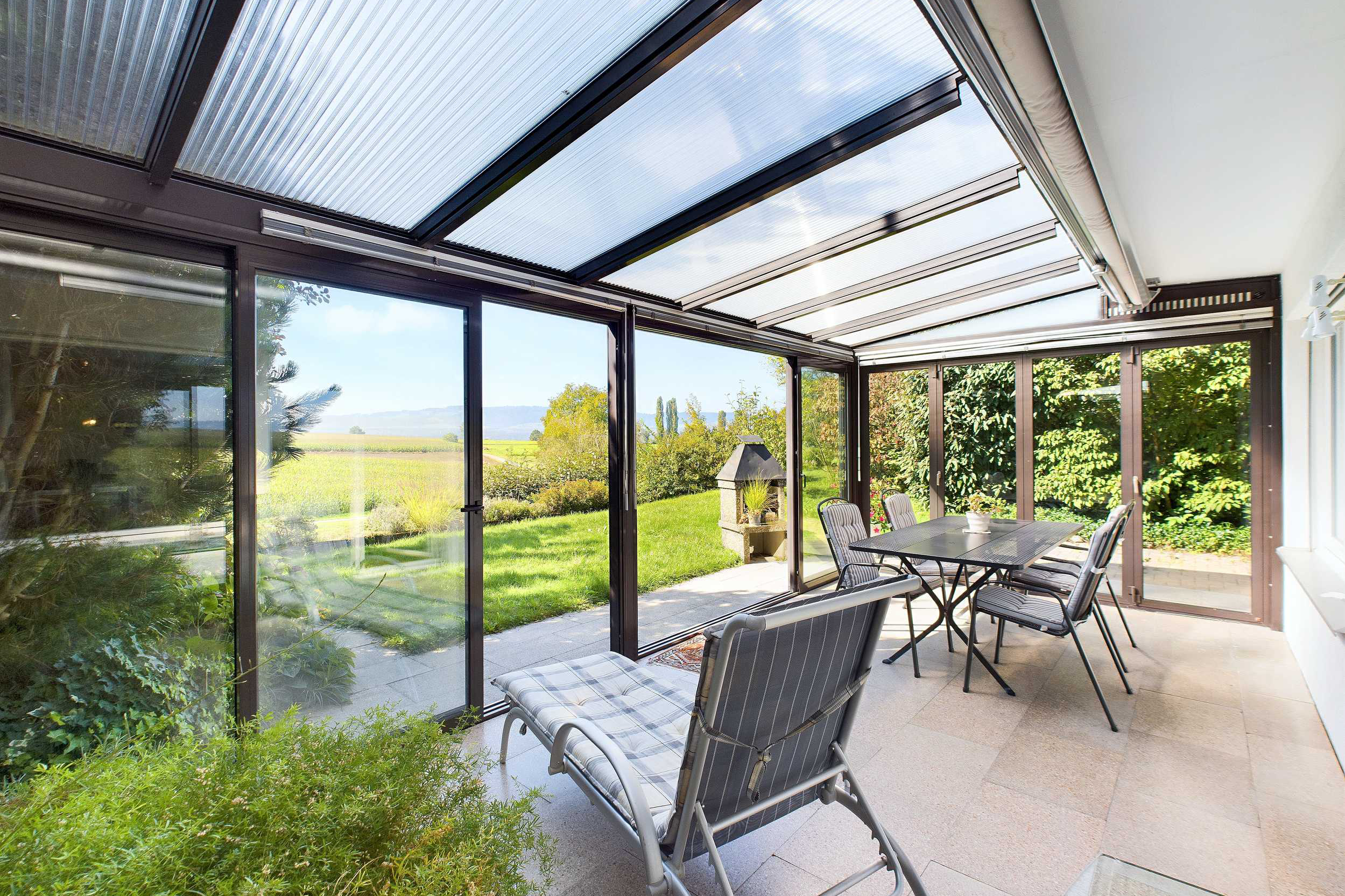 Veranda mit Gartenblick