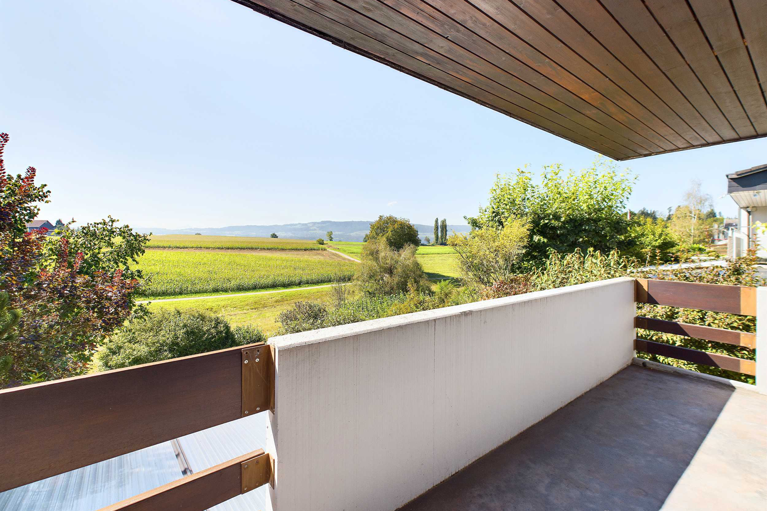 Balkon mit weitem Landschaftsblick