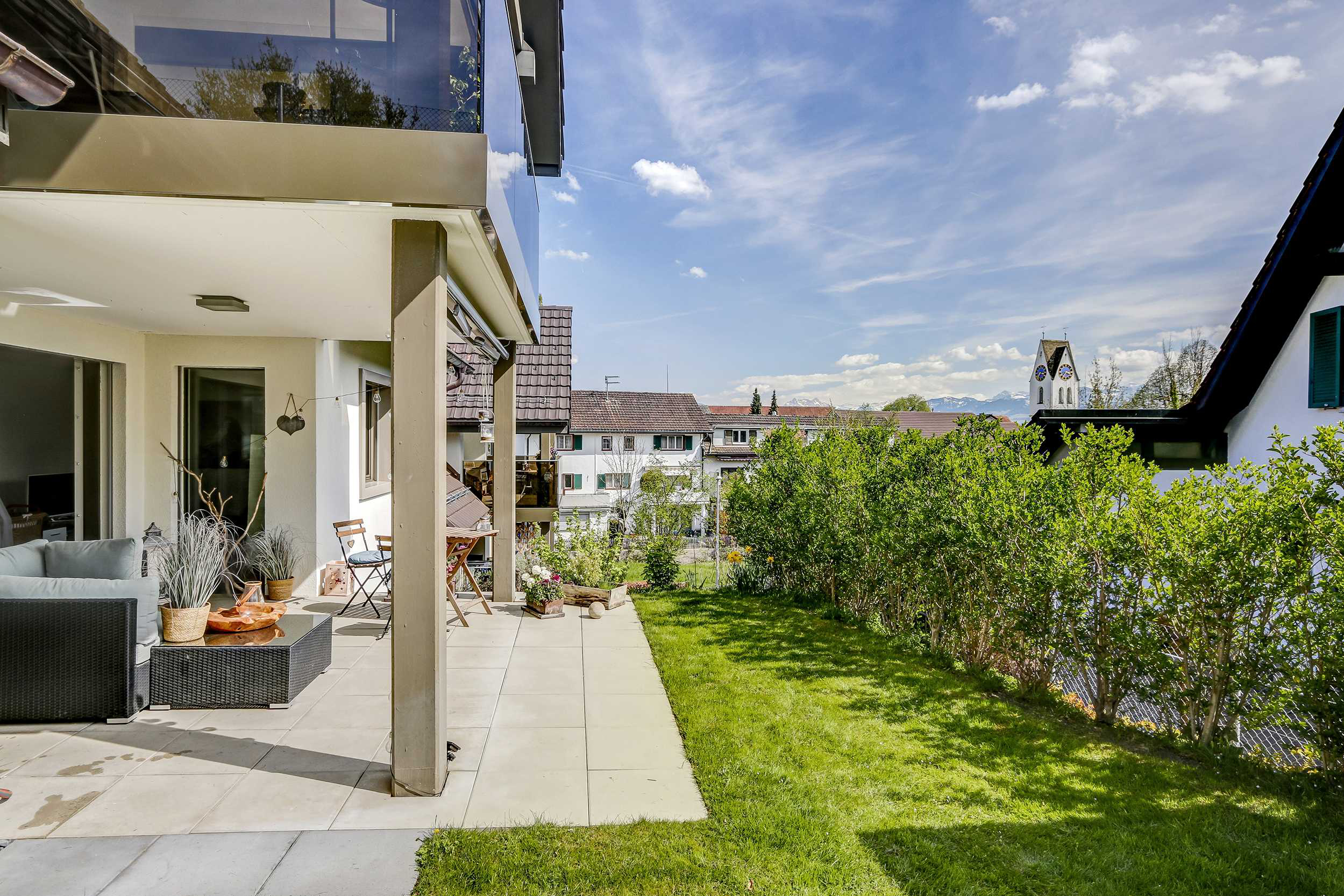 Terrasse mit Garten und Weitblick