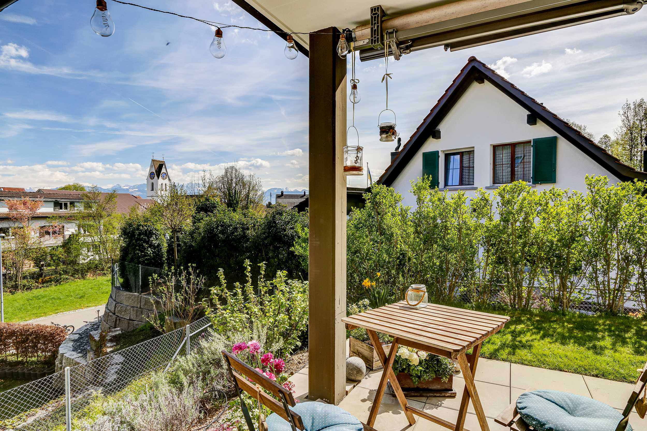 Terrasse mit Gartenblick