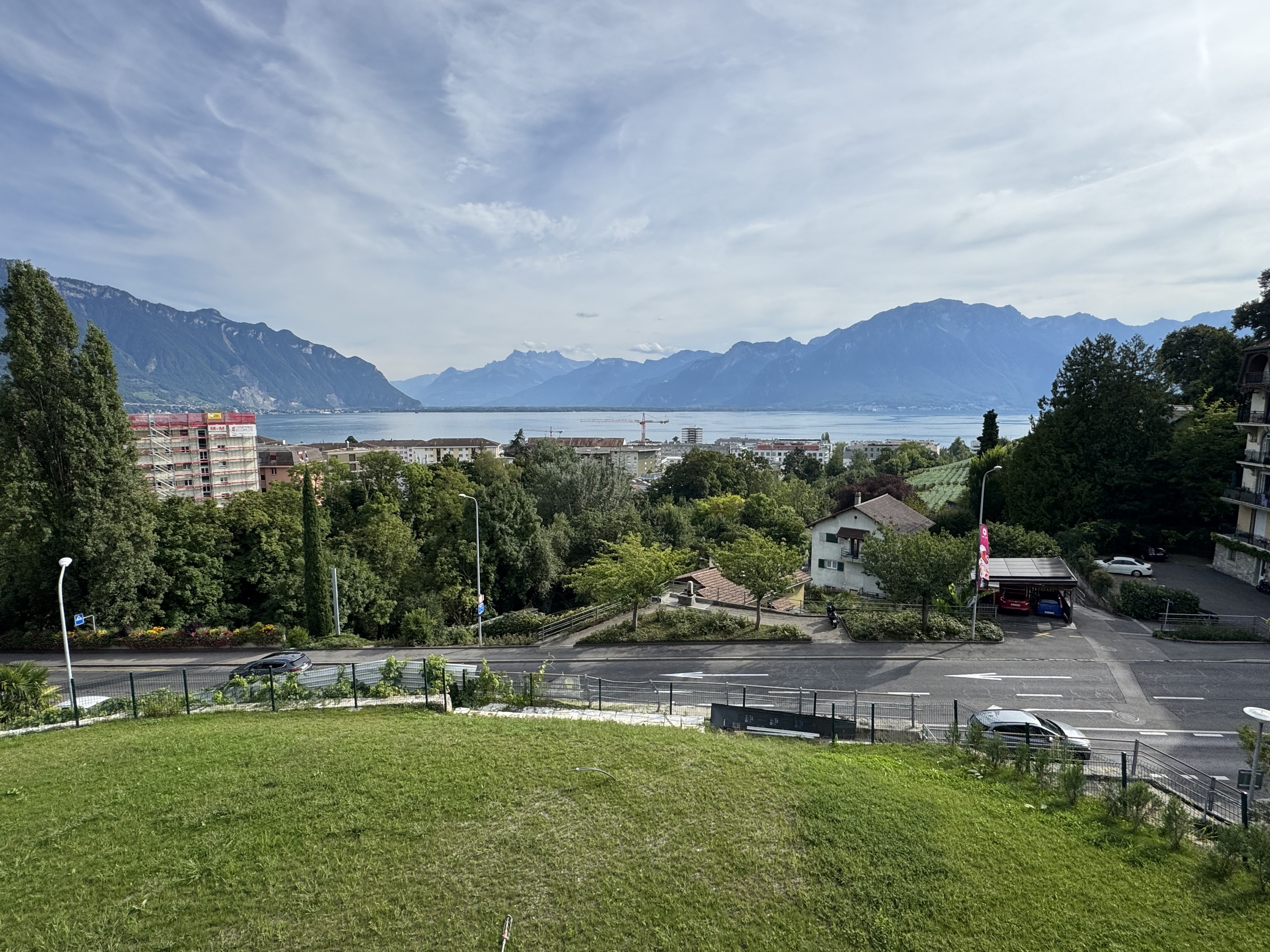 Seeblick mit Bergpanorama