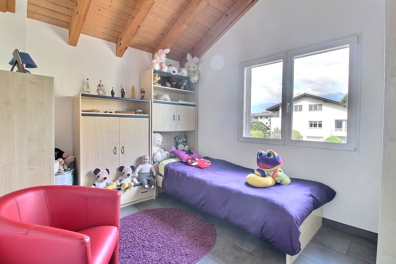 Kinderzimmer mit Dachschräge