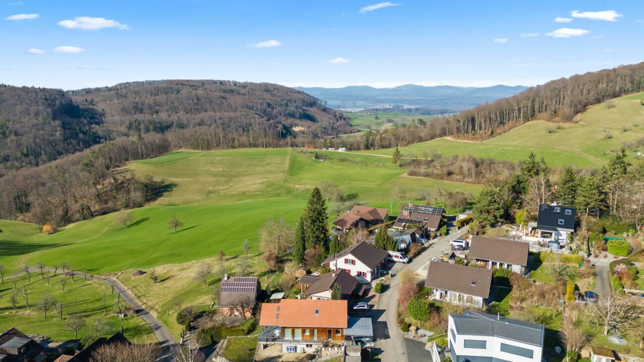 Luftaufnahme einer ländlichen Wohnsiedlung