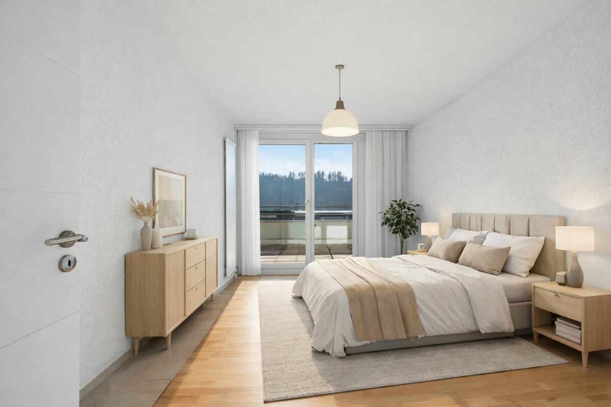 Helles Schlafzimmer mit Balkonzugang