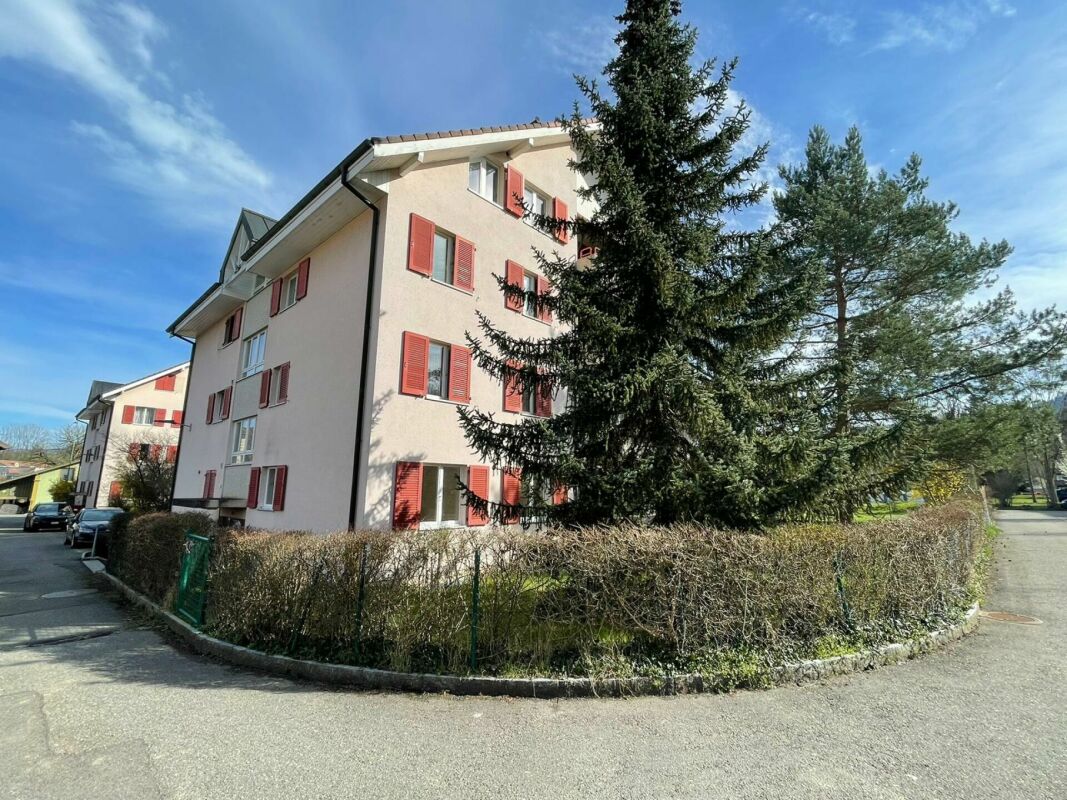 Charmante, 3.5 Zi-Wohnung mit Balkon in ruhiger Umgebung – Laufen