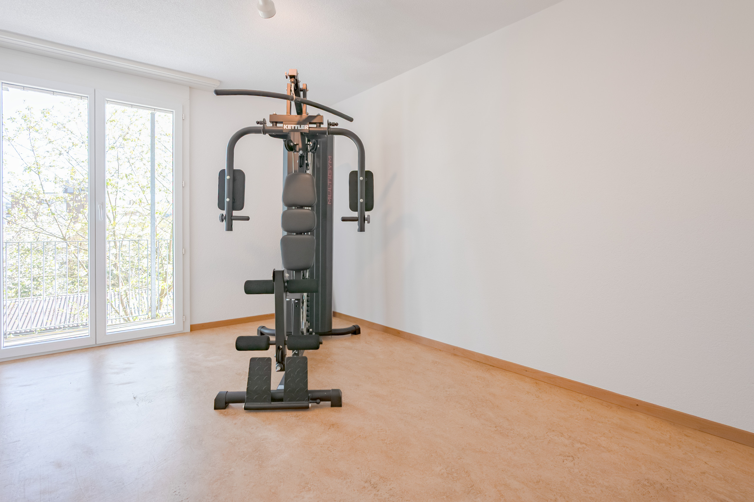 Fitnessraum mit Trainingsgerät