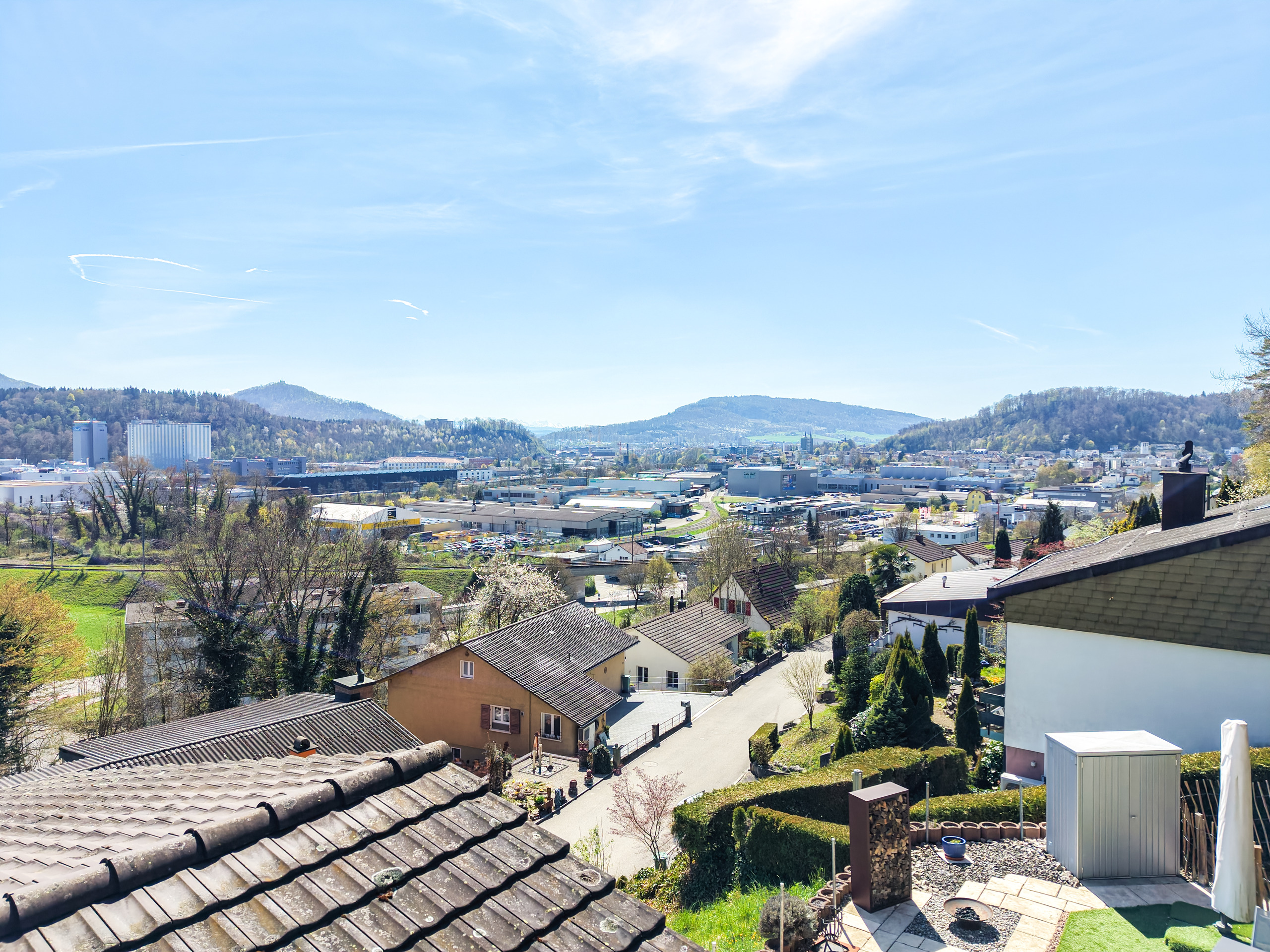 Weitblick über Stadt und Tal