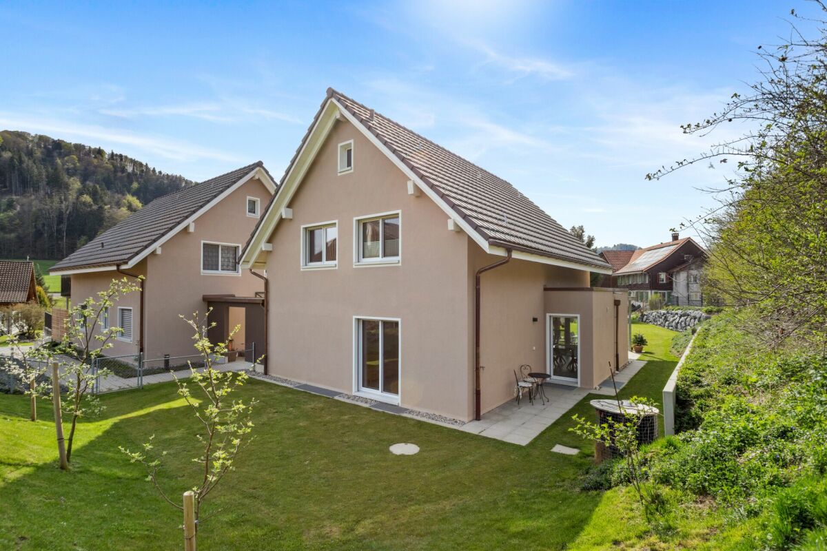 Freistehendes Haus mit Garten