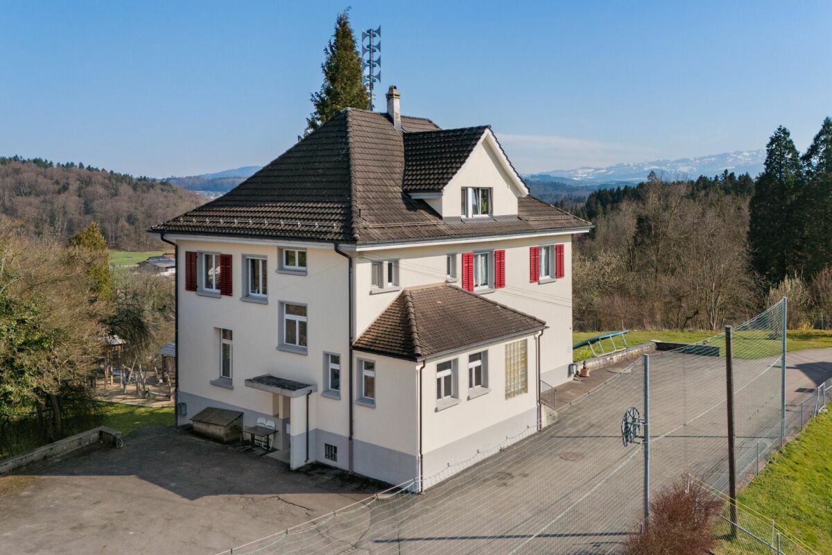 Einzigartige Gelegenheit - Mehrfamilienhaus mit Wohn- und Schulräumen – Halden