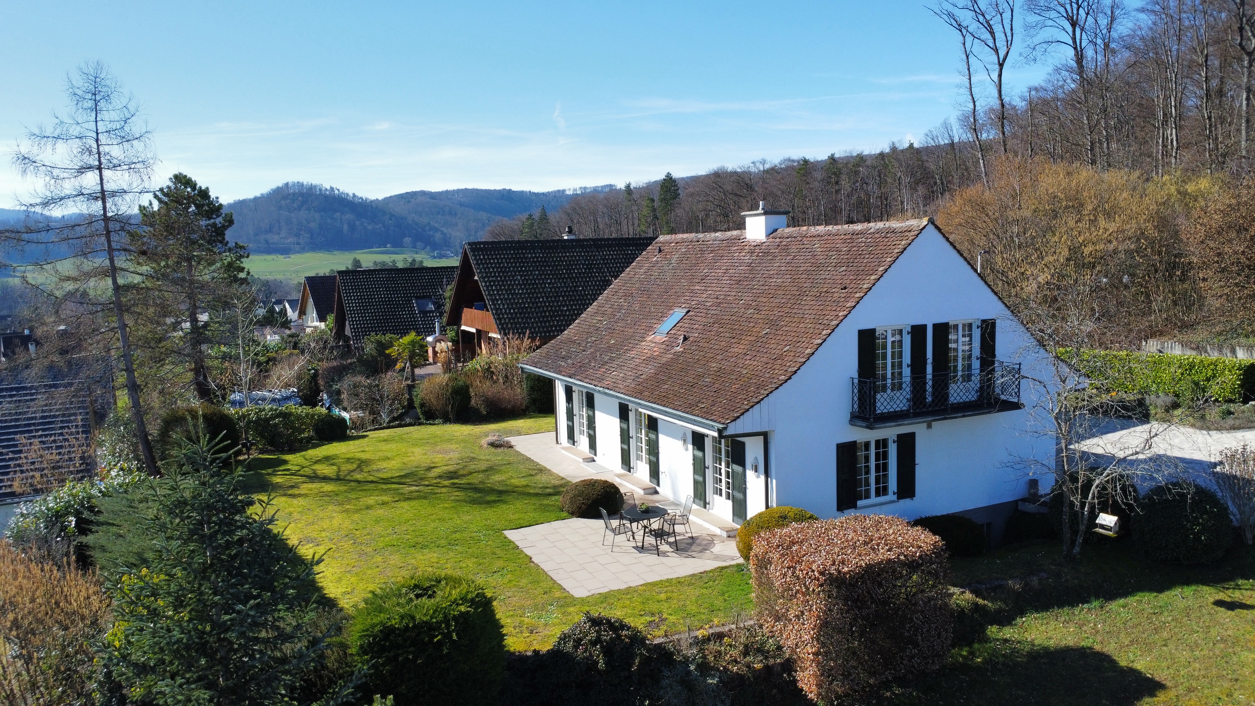 Ländliches Einfamilienhaus mit Garten und Bergblick