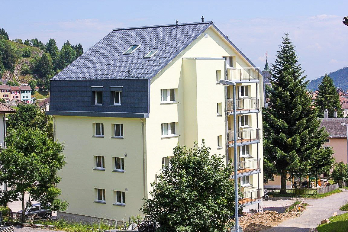 Mehrfamilienhaus mit Schrägdach