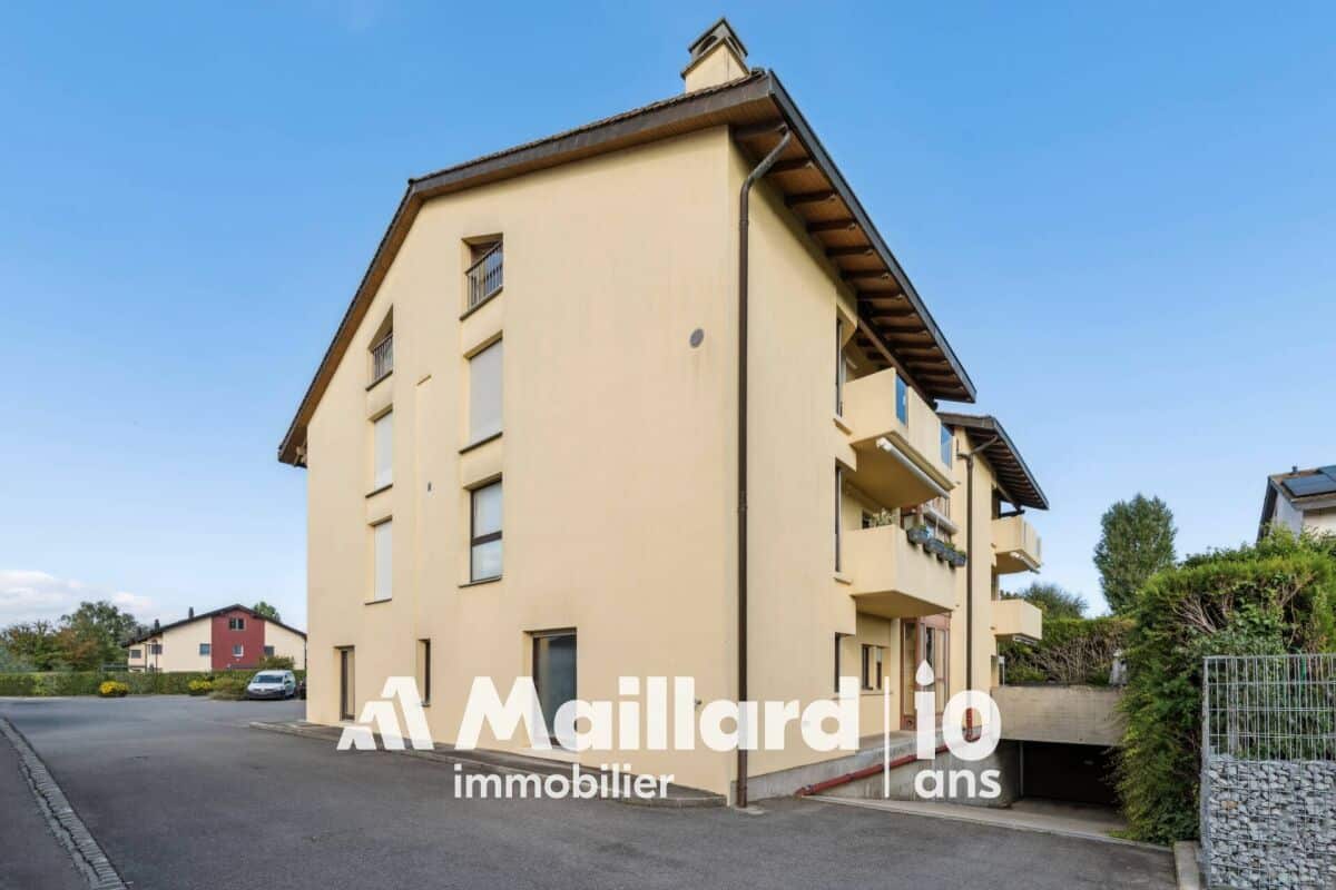 Mehrfamilienhaus mit Balkonansicht