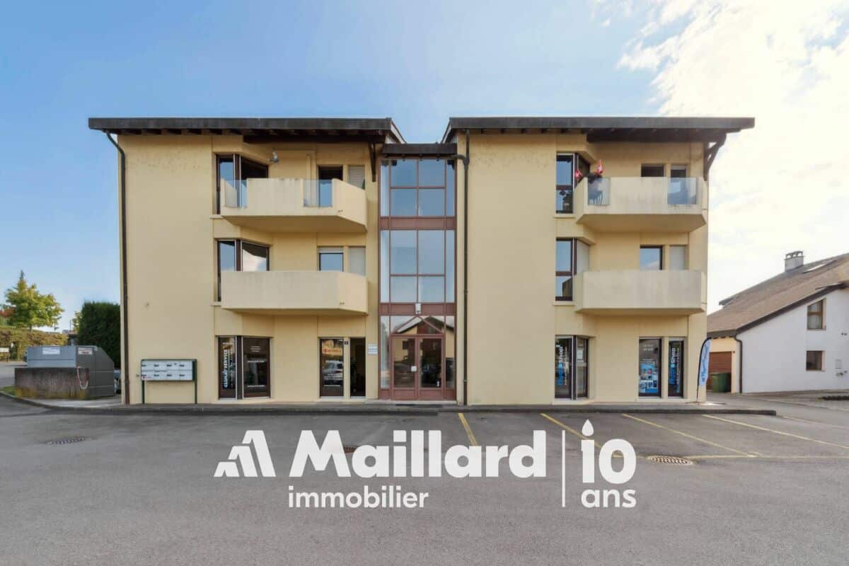 Mehrfamilienhaus mit Balkonen