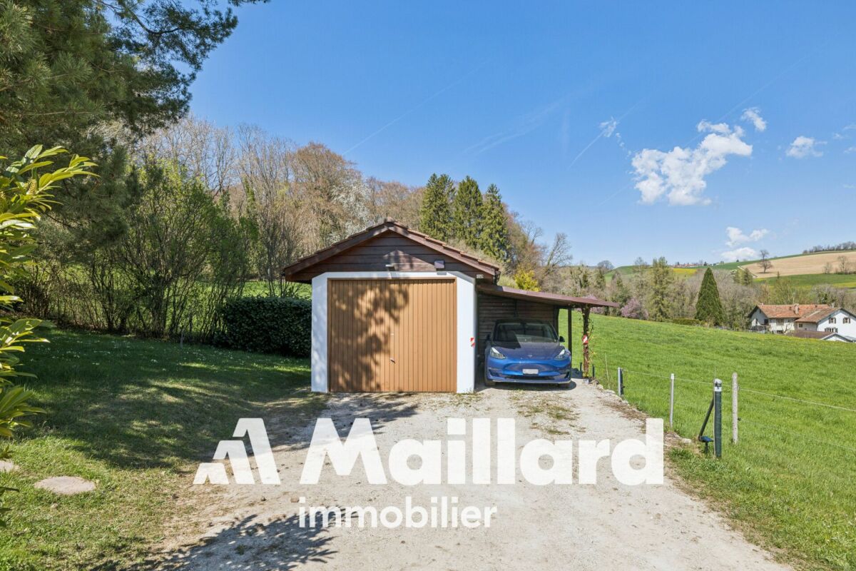 Carport mit kleiner Garage im Grünen