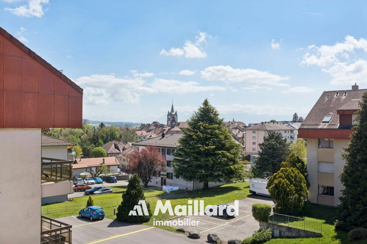 Blick über Wohnanlage und Stadt