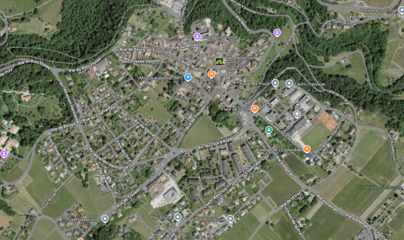 Satellitenansicht eines dicht bebauten Ortes