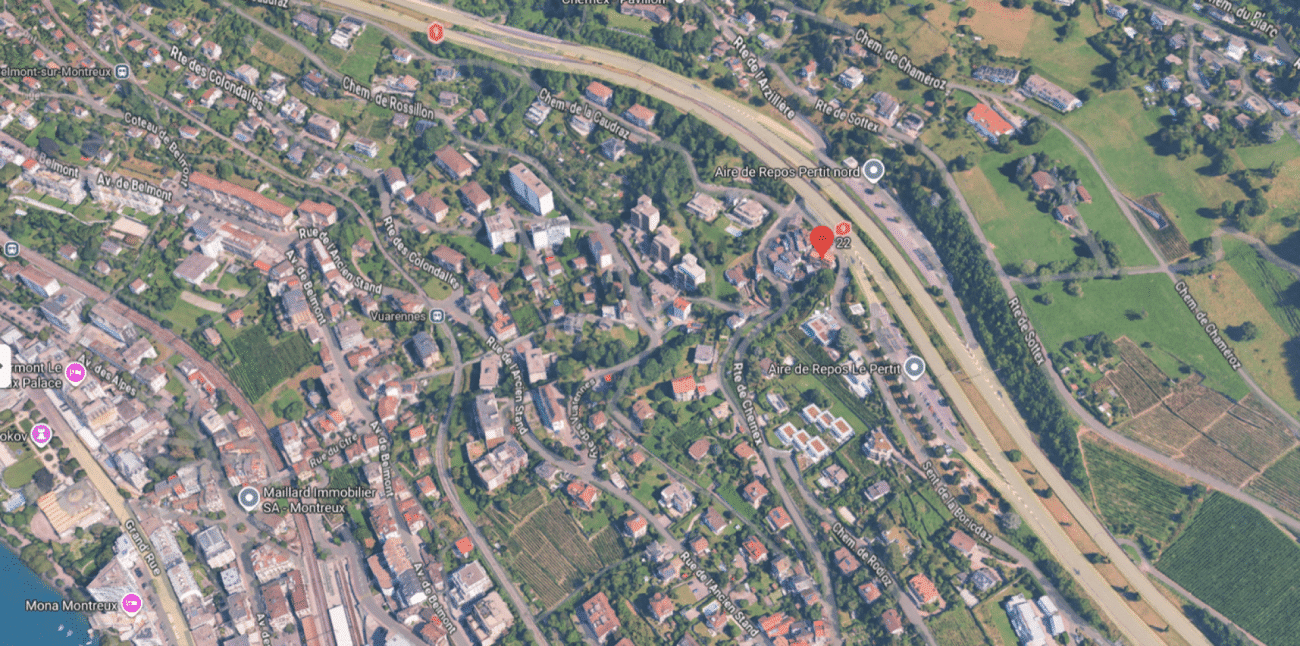 Luftaufnahme eines Wohngebiets am Stadtrand