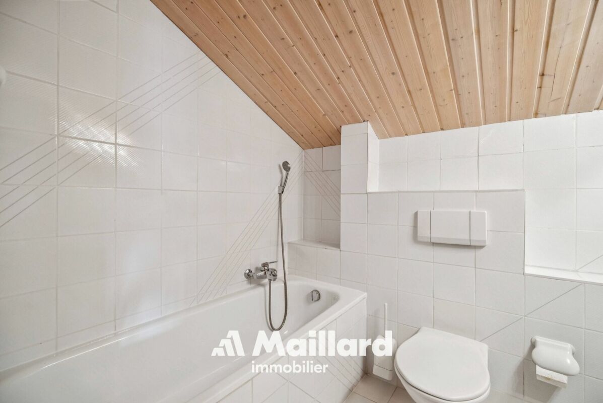 Badezimmer mit Dachschräge