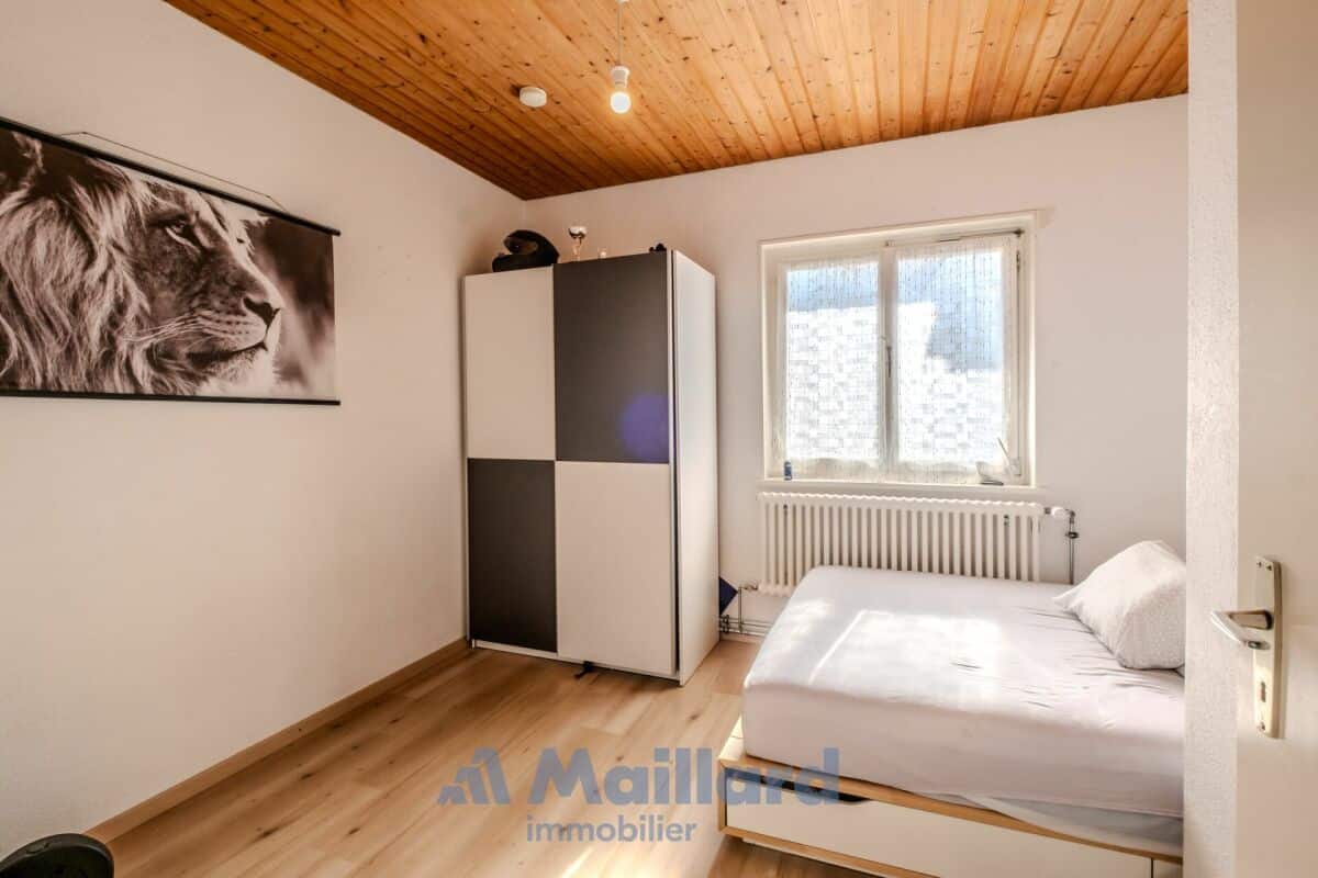Schlafzimmer mit Holzdecke