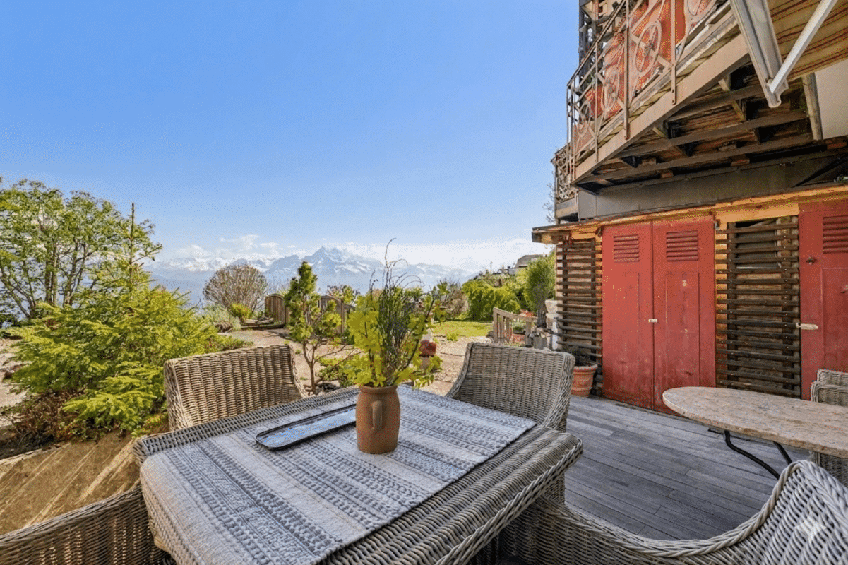Terrasse mit Bergblick