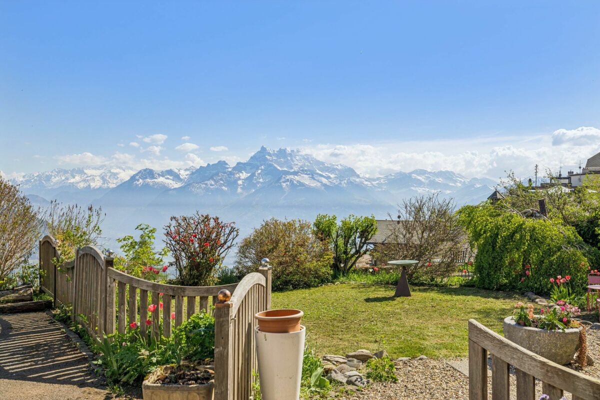Garten mit Alpenpanorama