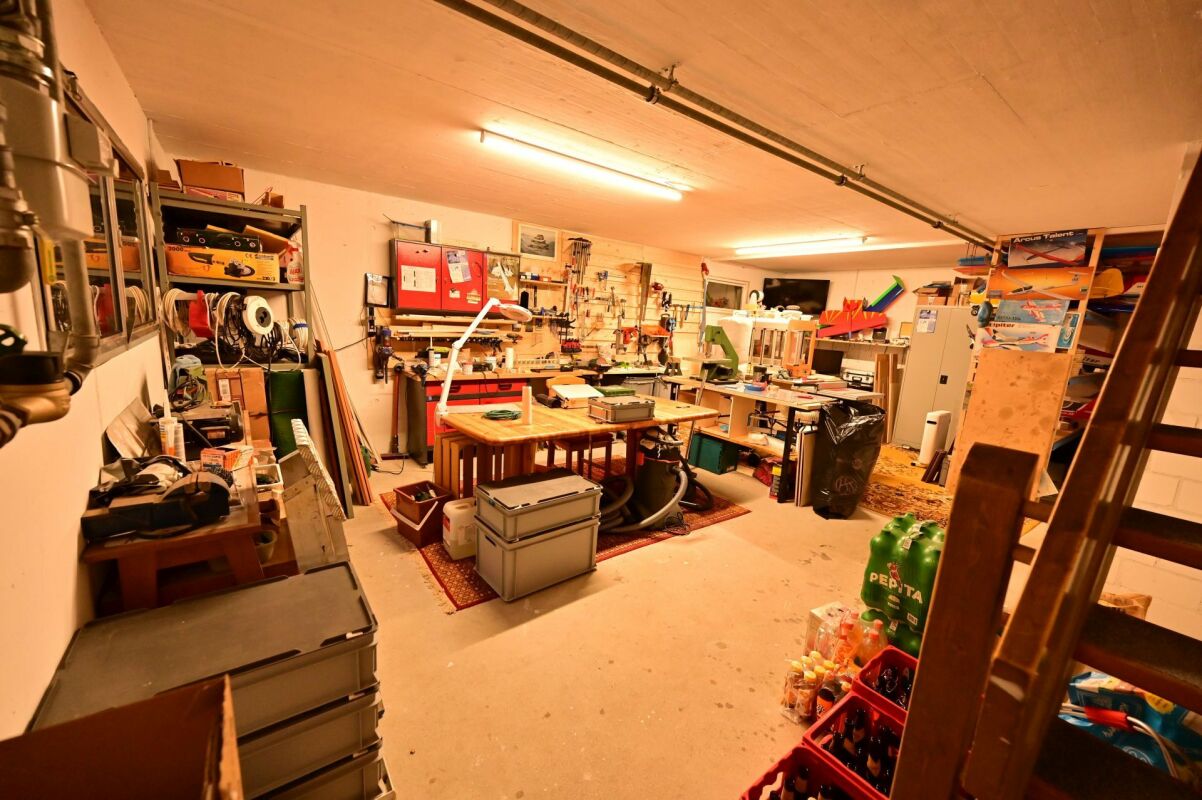 Werkstatt-/Hobbyraum im Keller