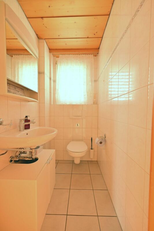 Kleines helles Gäste-WC